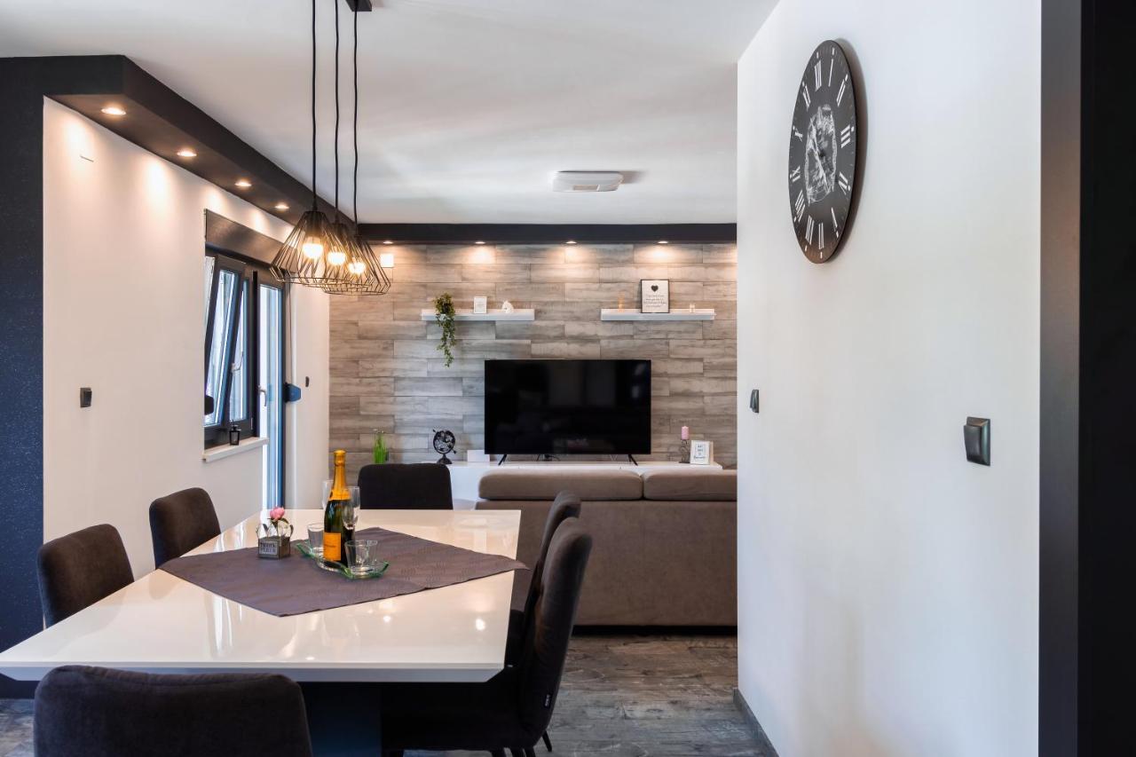 Apartman Gabrijela Muntic ภายนอก รูปภาพ