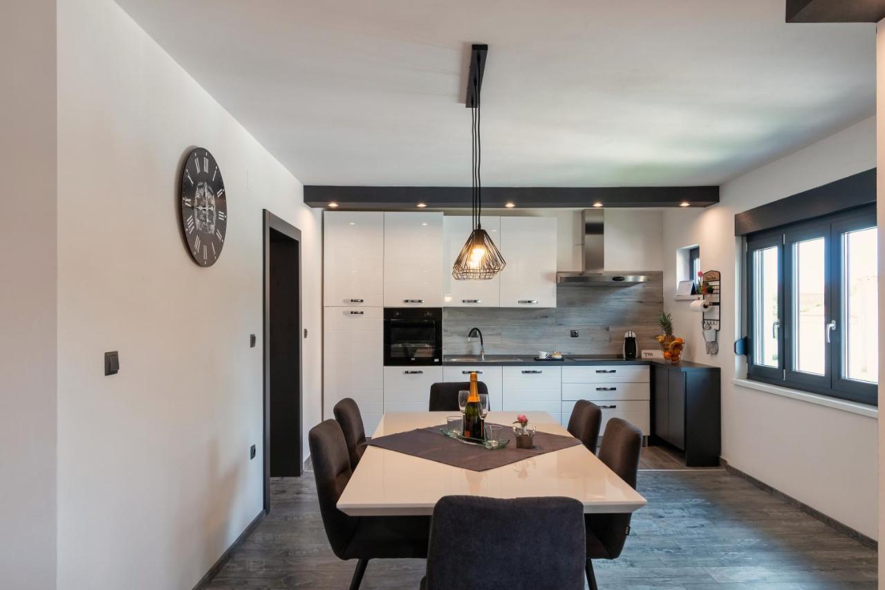 Apartman Gabrijela Muntic ภายนอก รูปภาพ