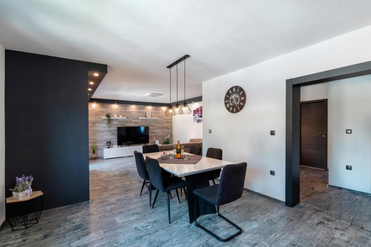 Apartman Gabrijela Muntic ภายนอก รูปภาพ